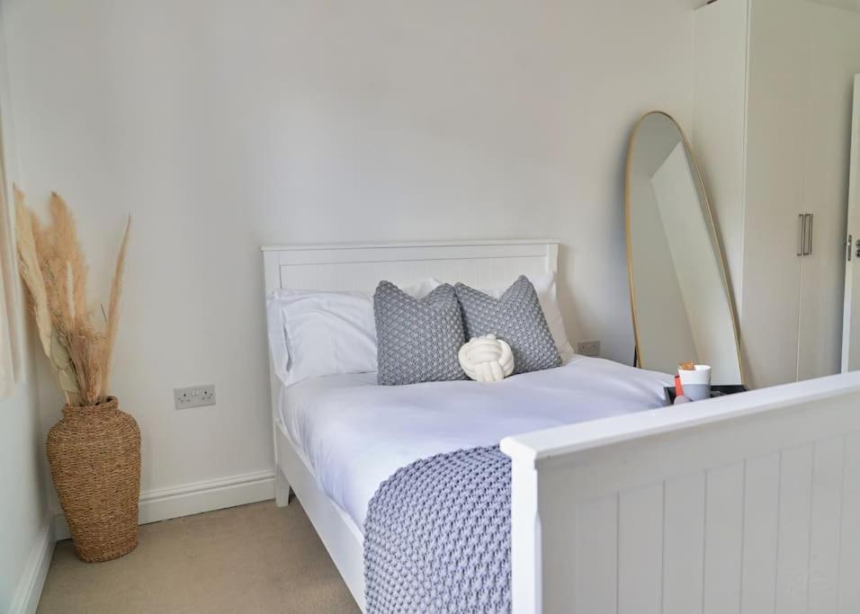 Stunning Luxury 2 Bed Apartment With En-Suite In Wokingham City Centre Экстерьер фото