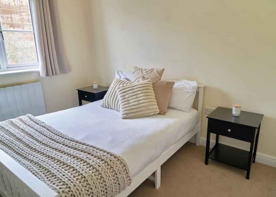 Stunning Luxury 2 Bed Apartment With En-Suite In Wokingham City Centre Экстерьер фото