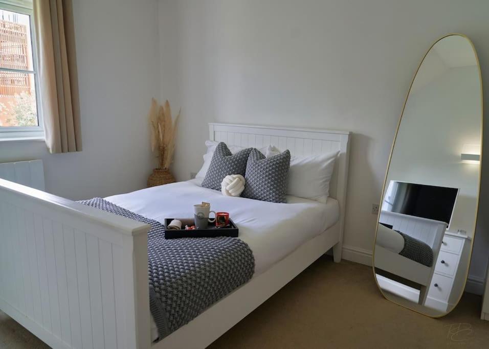 Stunning Luxury 2 Bed Apartment With En-Suite In Wokingham City Centre Экстерьер фото