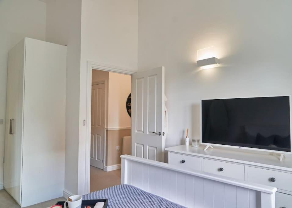 Stunning Luxury 2 Bed Apartment With En-Suite In Wokingham City Centre Экстерьер фото