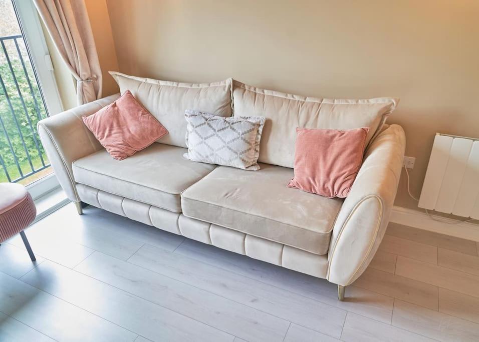 Stunning Luxury 2 Bed Apartment With En-Suite In Wokingham City Centre Экстерьер фото